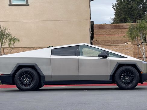 Used 2024 Tesla Cybertruck AWD Crew Cab image 2