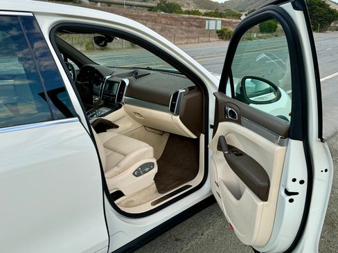 Used 2012 Porsche Cayenne S image 26