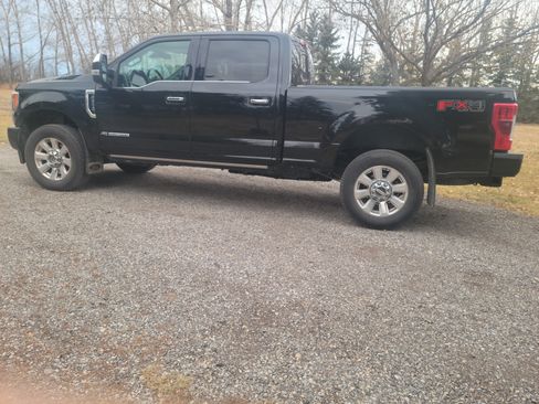 Used 2017 Ford F350 Platinum w/ Platinum Ultimate Package image 4