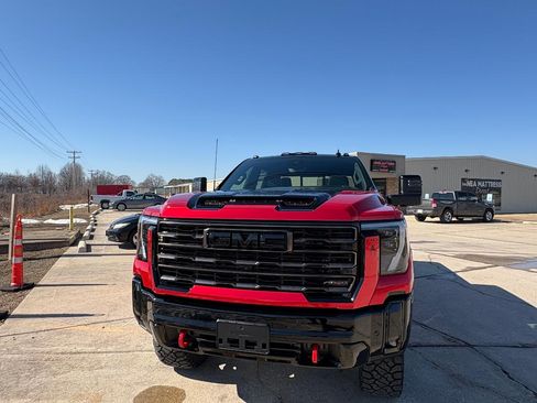 Used 2026 GMC Sierra 2500 AT4X image 4