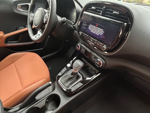 Used 2025 Kia Soul EX image 10