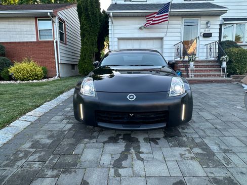 Used 2007 Nissan 350Z Coupe w/ Cargo Convenience Pkg RWD image 2