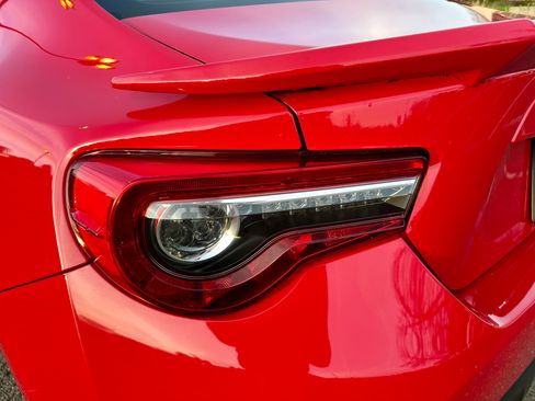 Used 2017 Toyota 86 image 8