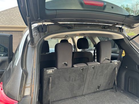 Used 2017 Nissan Pathfinder SV w/ SV Tech Package image 16