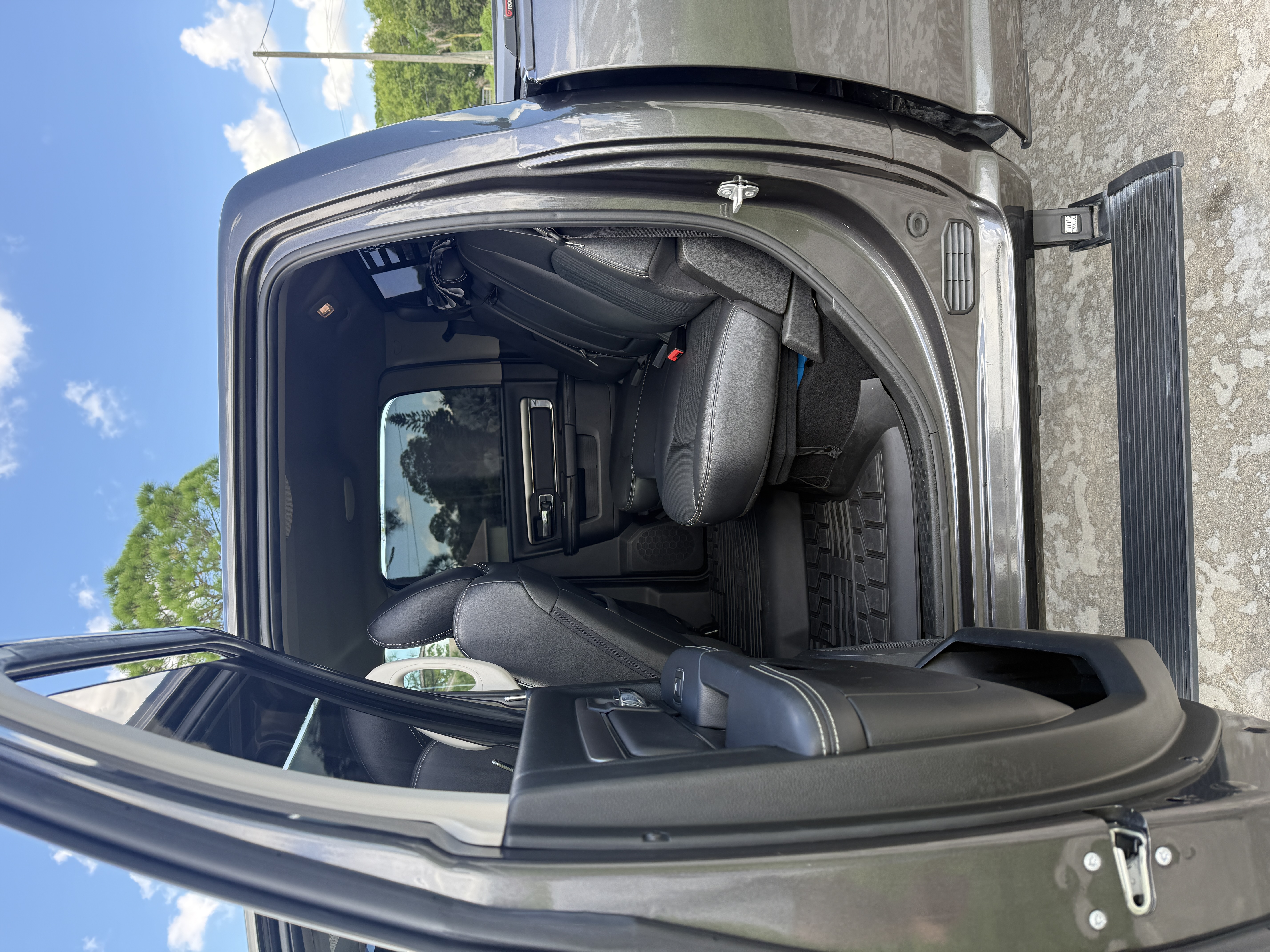 Used 2018 RAM 2500 Laramie w/ Sport Appearance Group AWD/4WD image 11
