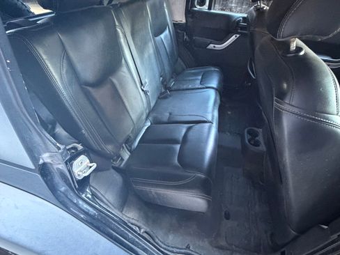 Used 2014 Jeep Wrangler Unlimited Rubicon w/ Max Tow Package AWD/4WD image 8