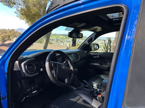 Used 2019 Toyota Tacoma TRD Pro AWD/4WD image 2