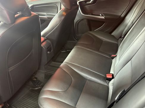 Used 2018 Volvo V60 T5 Cross Country w/ Convenience Package image 12