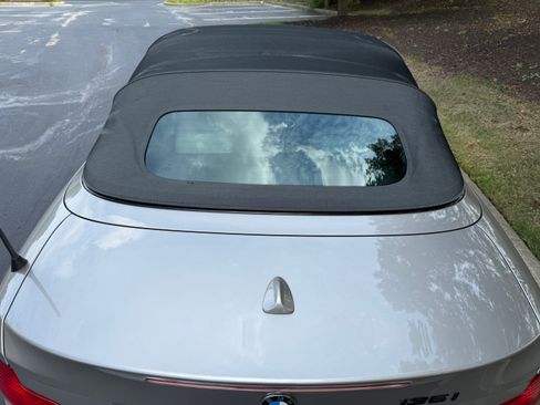 Used 2011 BMW 135i Convertible RWD image 10