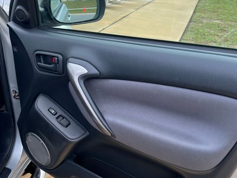 Used 2005 Toyota RAV4 4WD image 16