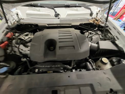 Used 2021 Land Rover Defender 110 SE AWD/4WD image 17