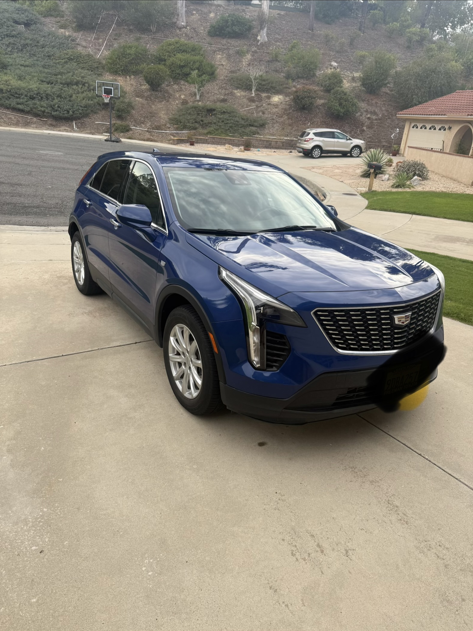 Used 2022 Cadillac XT4 Luxury w/ Driver Awareness Package FWD image 2