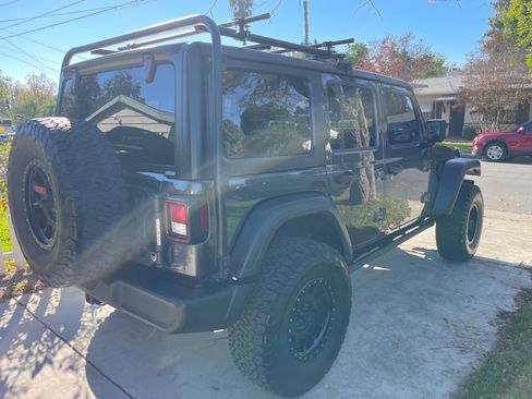 Used 2018 Jeep Wrangler Unlimited Sport S image 8