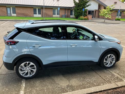 Used 2023 Chevrolet Bolt EUV LT image 4