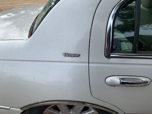 Used 2007 Lincoln Town Car Designer Series image 9