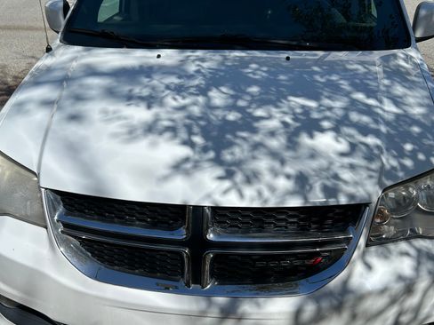 Used 2017 Dodge Grand Caravan SXT FWD image 5