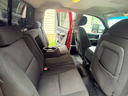 Used 2010 Chevrolet Silverado 2500 LT w/ Interior Plus Package AWD/4WD image 6