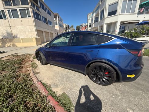 Used 2022 Tesla Model Y Performance AWD/4WD image 4