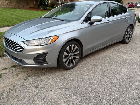 Used 2020 Ford Fusion SE AWD/4WD image 1