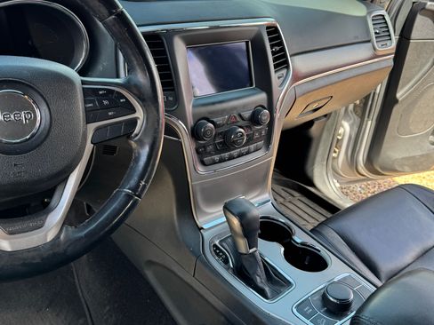 Used 2018 Jeep Grand Cherokee Limited AWD/4WD image 9