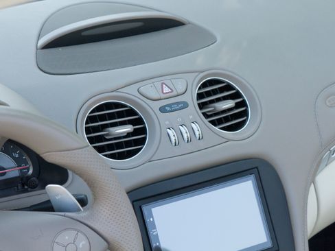 Used 2012 Mercedes-Benz SL 63 AMG image 16