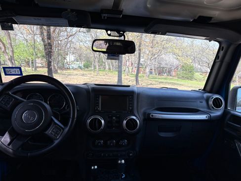 Used 2016 Jeep Wrangler Unlimited Sahara w/ Connectivity Group image 14