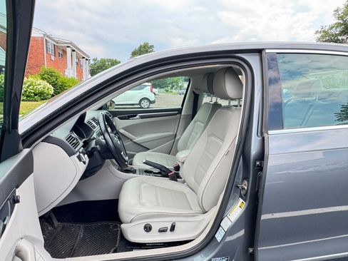 Used 2017 Volkswagen Passat 1.8T SE w/ SE Lighting Package FWD image 9