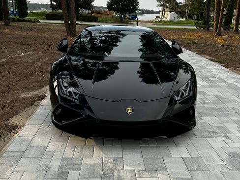 Used 2021 Lamborghini Huracan EVO image 14