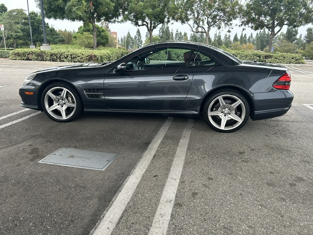 Used 2011 Mercedes-Benz SL 550 image 2