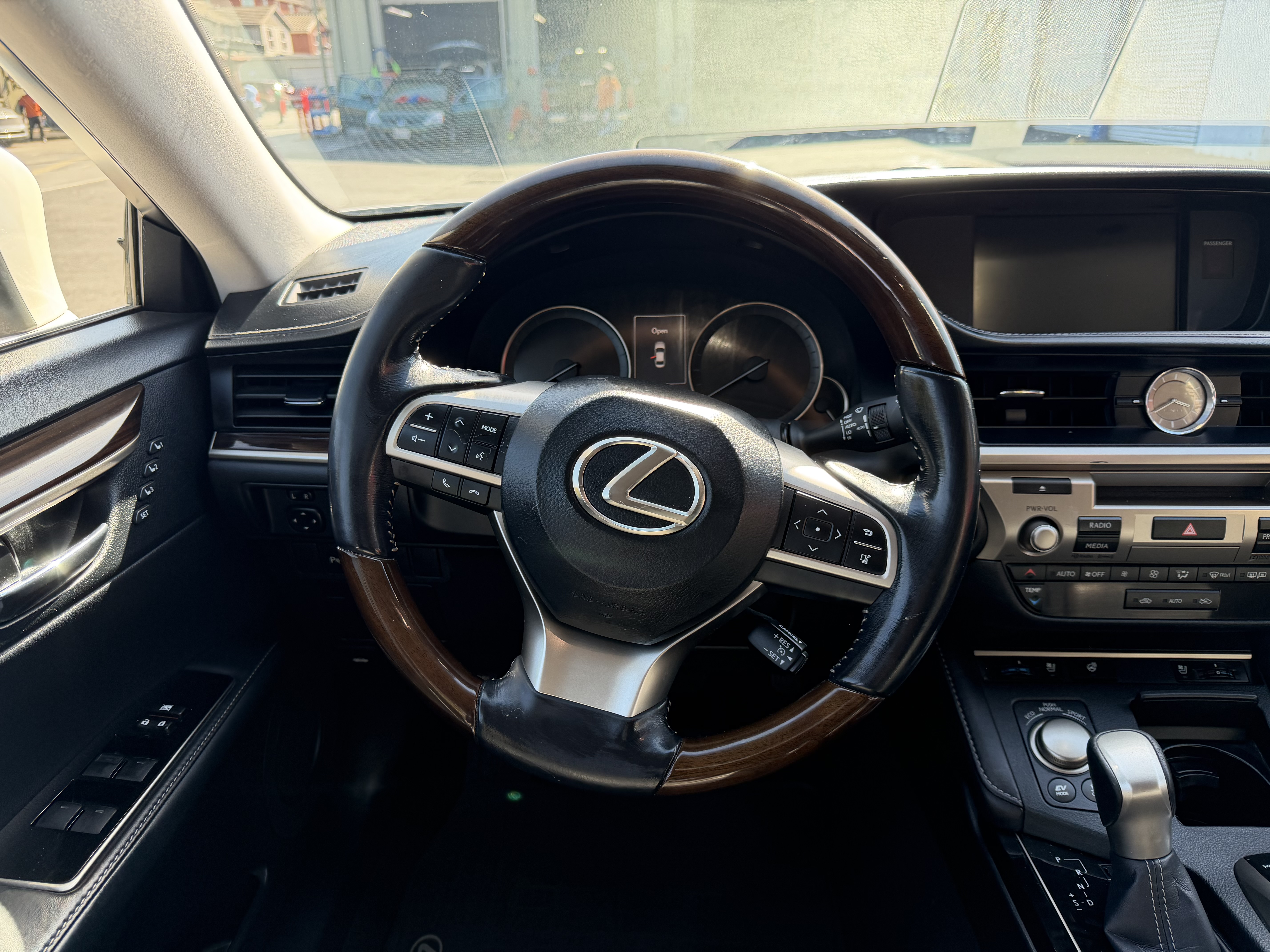 Used 2016 Lexus ES 300h w/ Navigation System Package FWD image 8