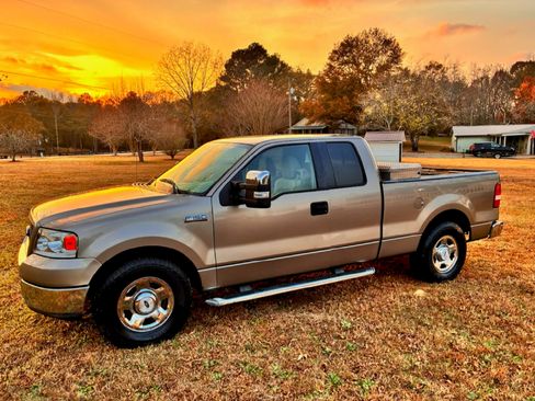 Used 2004 Ford F150 XLT image 1