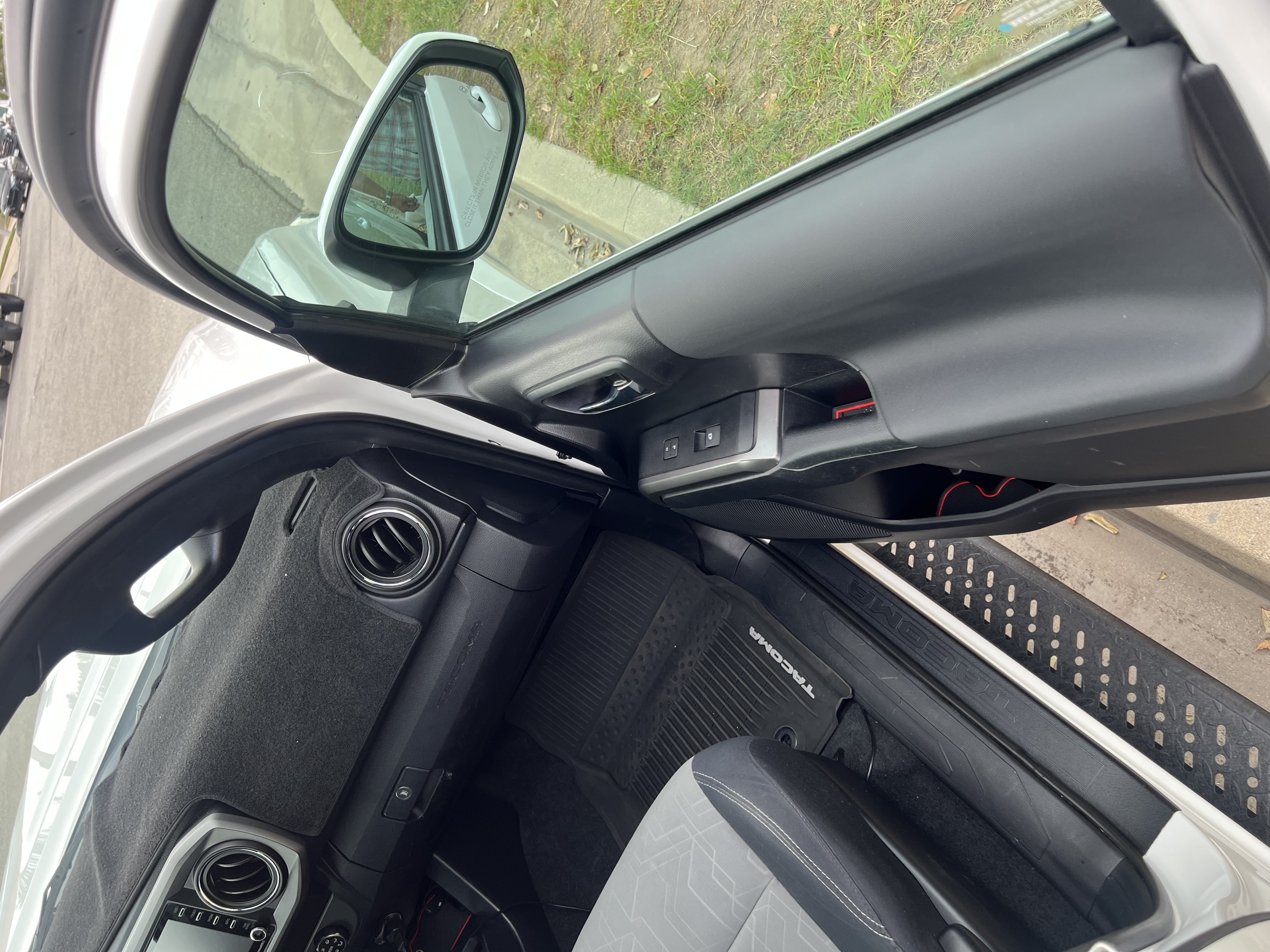 Used 2020 Toyota Tacoma TRD Sport w/ Technology Package RWD image 19