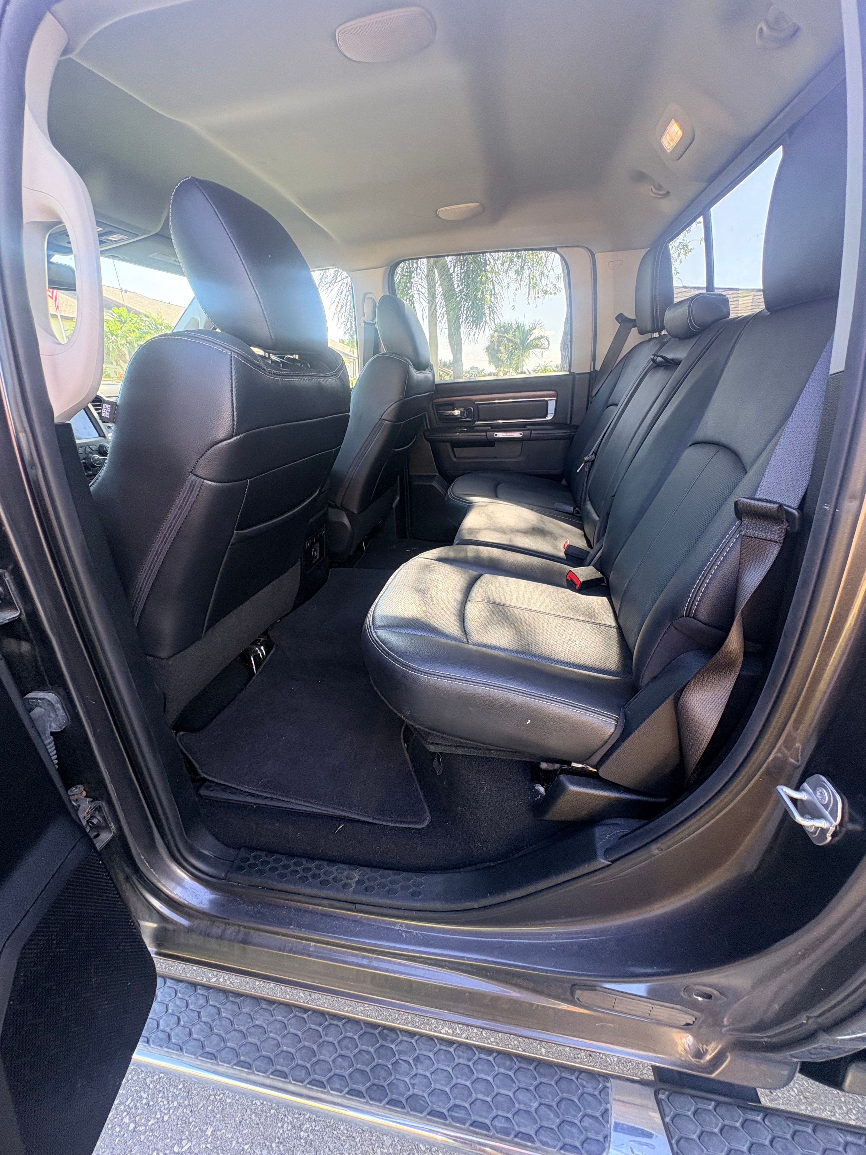 Used 2018 RAM 1500 Laramie w/ Cold Weather Group AWD/4WD image 6