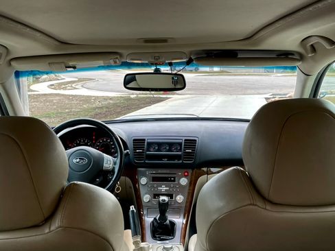Used 2009 Subaru Outback 2.5XT Limited image 16
