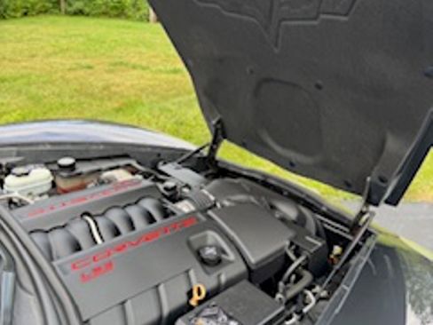 Used 2010 Chevrolet Corvette Coupe w/ Preferred Equipment Group image 11