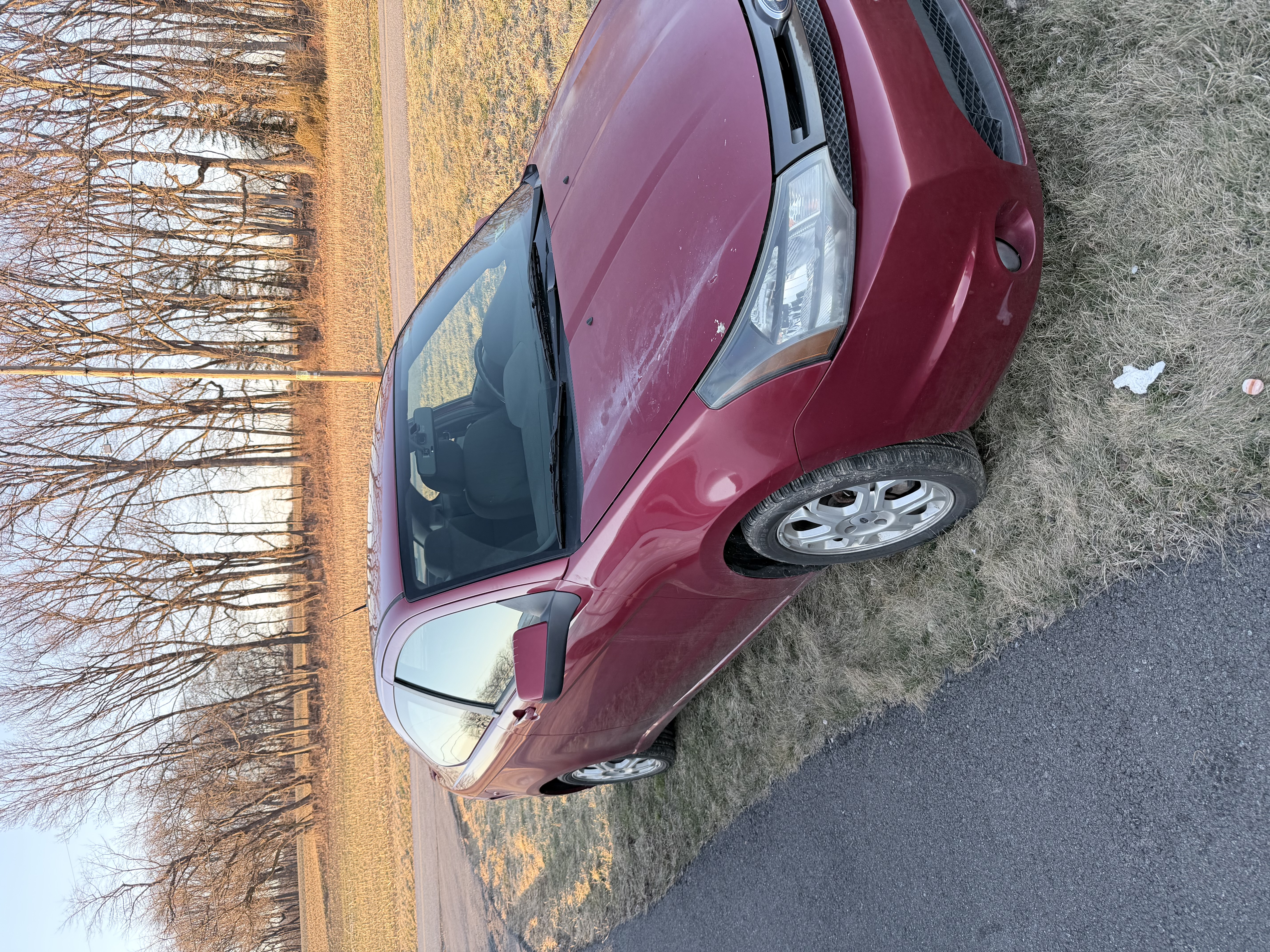 Used 2010 Ford Focus SE FWD image 1