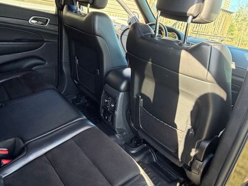 Used 2020 Jeep Grand Cherokee Altitude image 12