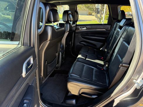 Used 2018 Jeep Grand Cherokee Overland image 10