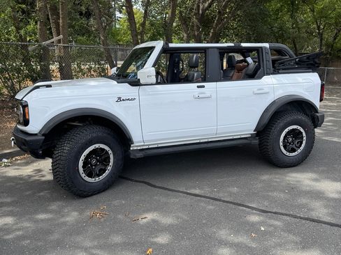 Used 2021 Ford Bronco Outer Banks w/ Sasquatch Package AWD/4WD image 4