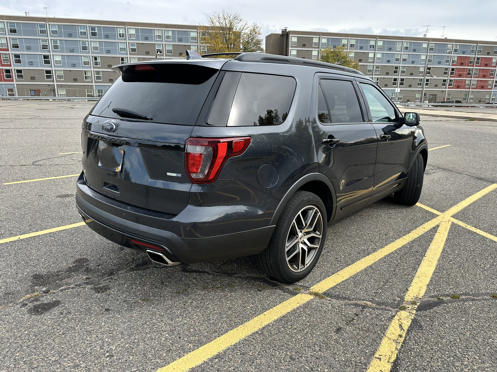 Used 2017 Ford Explorer Sport AWD/4WD image 4