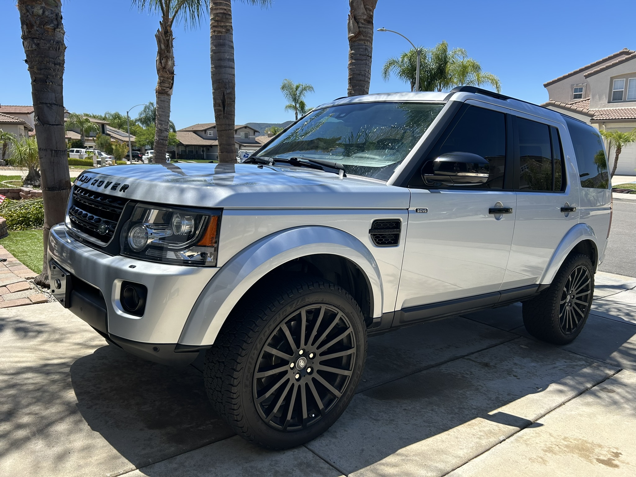 Used 2015 Land Rover LR4 HSE AWD/4WD image 1