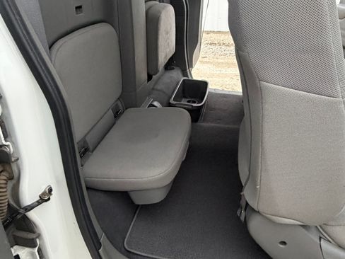 Used 2020 Nissan Frontier S image 6