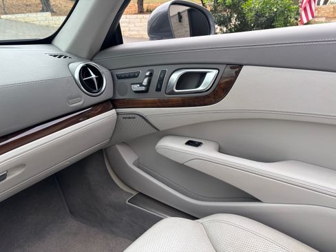 Used 2013 Mercedes-Benz SL 550 image 21