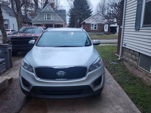 Used 2016 Kia Sorento LX w/ LX Convenience Package image 1