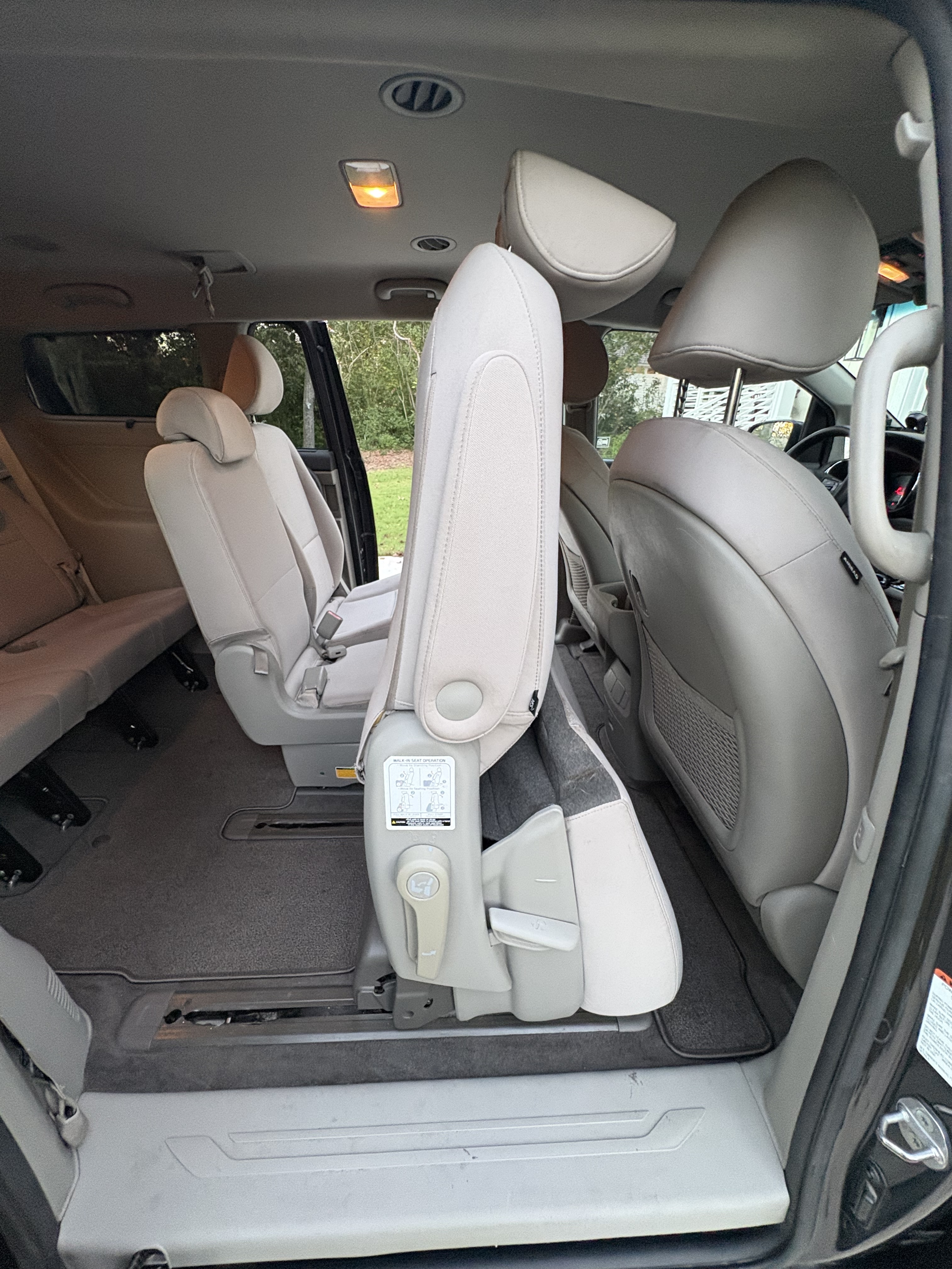 Used 2016 Kia Sedona LX w/ Option Group 020 FWD image 14