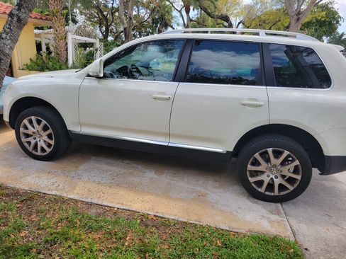 Used 2009 Volkswagen Touareg TDI image 4