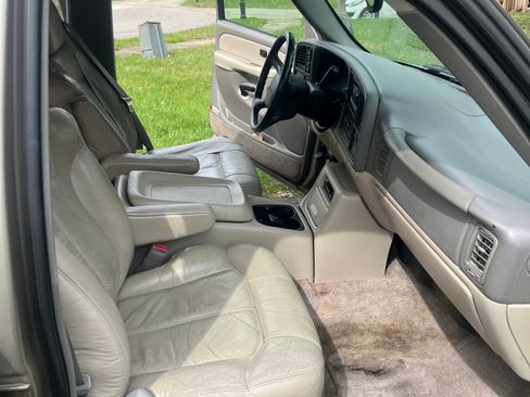 Used 2001 Chevrolet Suburban LT w/ LT Preferred Equipment Group image 14