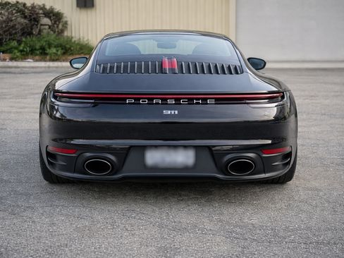 Used 2022 Porsche 911 Carrera 4 image 4