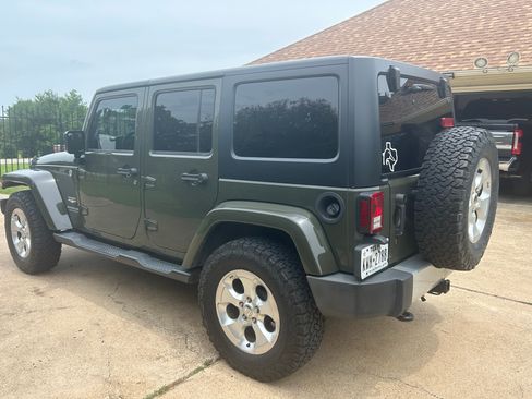 Used 2015 Jeep Wrangler Unlimited Sahara w/ Dual Top Group AWD/4WD image 9