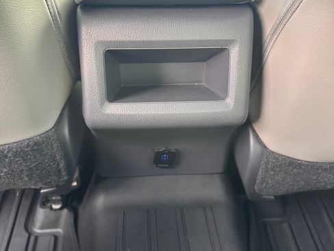 Used 2020 Toyota Camry SE w/ Convenience Package FWD image 32
